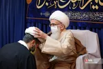 
ملبس شدن جمعی از طلاب به دست آیت الله نوری همدانی
