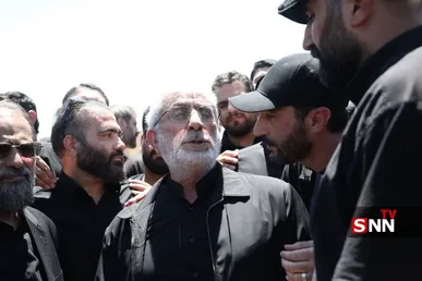 حضور سردار قاآنی در فرودگاه مشهد؛ همزمان با ورود پیکر مطهر امام شهید