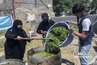 پخت هشت تن آش نذری