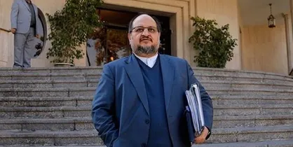 روحانی با استعفای محمد شریعتمداری از سمت وزارت صنعت، معدن و تجارت موافقت کرد