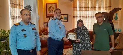 دیدار فرمانده نیروی هوایی ارتش با خانواده شهید حجت&zwnj;الله محمدزاده