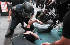 خشونت پلیس آمریکا با حامیان فلسطین/ ۲۷ نفر بازداشت شدند