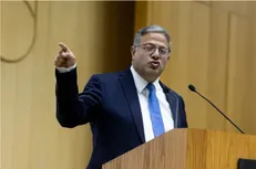 عقب‌نشینی خودروی حامل بن گویر در پی اعتراض حامیان فلسطین در آمریکا