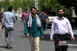 تجمع اعتراضی فعالان دانشجویی و مردمی مقابل ویلای 