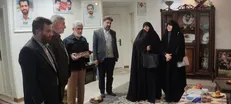 دیدار رئیس سازمان بسیج اساتید با خانواده شهید احمدی روشن در آستانه روز تکریم مادران و همسران شهدا