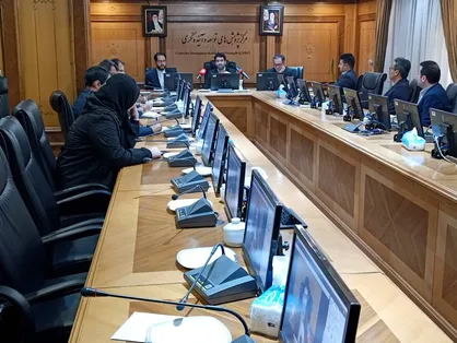 ۲۰ درصد از GDP کشور در انبار&zwnj;ها ذخیره شده است/ دهه ۹۰ را از دست دادیم