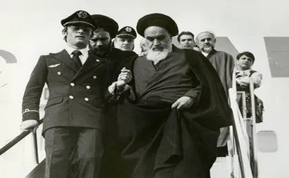 امام آمد/ آغاز ویژه&zwnj;برنامه&zwnj;های دهه فجر در حرم بنیانگذار انقلاب
