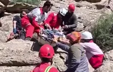 نجات زن باردار ۲۰ ساله سقوط کرده از ارتفاعات ۱۵۰ متری کن