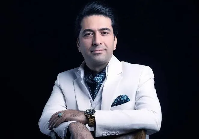 محمد معتمدی به حذف نوید محمد زاده از نمایش آرش واکنش نشان داد