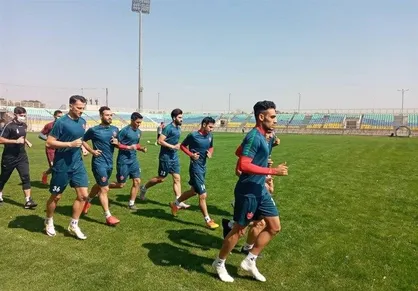 پرسپولیس با ۱۲ بازیکن تمرین کرد