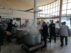 طبخ بیش از یک میلیون پرس غذای نذری برای توزیع در مراسمات اربعین رهبر شهید انقلاب اسلامی