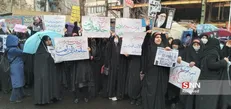تجمع دانشجویان دانشگاه‌های تهران در مقابل سفارت فرانسه + عکس