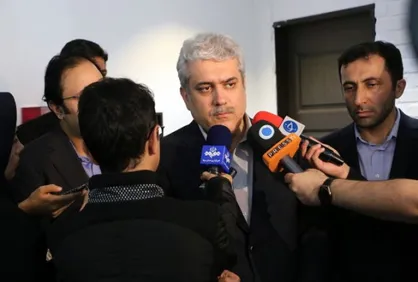 تمایل ندارم به افرادی که به خارج از کشور می&zwnj;روند نخبه بگویم/ باید اقتصاد را دانش بنیان کنیم