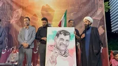 حضور پرجمعیت مردم مشهد در محل حادثه تلخ بلوار وکیل‌آباد؛ سوگ در شبِ حماسه +فیلم