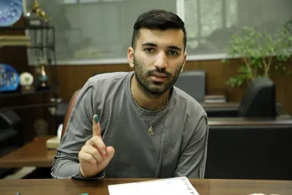 مسلمان با سپاهان تمدید کرد