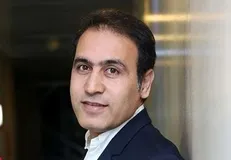 تبریک اعضای تیم ملی به مهدوی مهدوی‌کیا پس از کسب عنوان بهترین مدافع آسیا