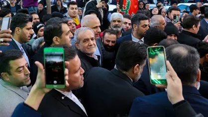 حضور سرزده رئیس&zwnj;جمهور در یکی از محلات شهرستان رباط کریم