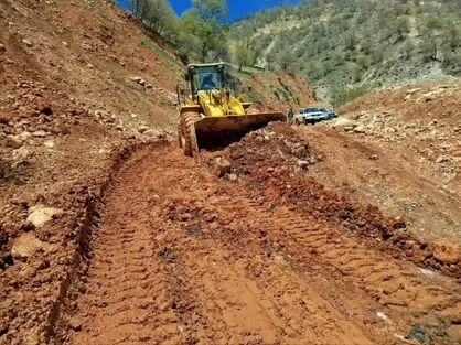 بازگشایی مسیر ۱۵ کیلومتری منج به مارگون پس از ۱۰ ساعت تلاش بی&zwnj;وقفه راهداران