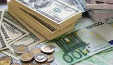 کاهش قیمت ۱۴ ارز در بازار بین بانکی