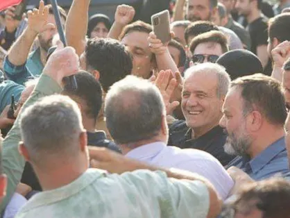 حضور رئیس جمهور در اجتماع مردمی-دانشجویی در ضد جنایات آمریکا و رژیم صهیونیستی در میدان انقلاب تهران