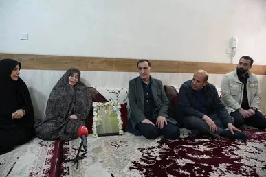 دیدار رئیس بنیاد شهید با خانواده شهدای حملات تروریستی عناصر آمریکایی صهیونستی