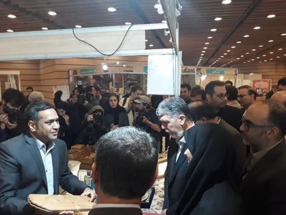 بازدید وزیر ارشاد از نمایشگاه کالا&zwnj;های فرهنگی با الگوی ایرانی اسلامی