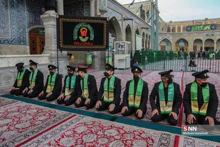 آیین تعویض پرچم گنبد حرم مطهر حضرت معصومه