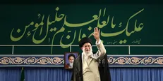 رهبرانقلاب: در مورد موضوعات «ناموسی» انقلاب مذاکره نخواهیم کرد / برخی در داخل پاس گل به دشمن می‎دهند