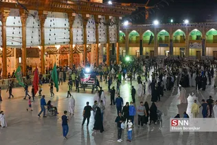 عزاداری شب چهارم محرم در حرم حضرت شاهچراغ(ع) شیراز با حضور عاشقان و دلدادگان اباعبدالله الحسین(ع) برگزار شد.