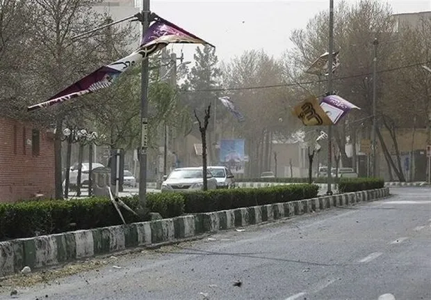 وزش باد شدید و گردوخاک در مناطق شرقی سمنان/ ثبات دمای هوا تا پایان هفته