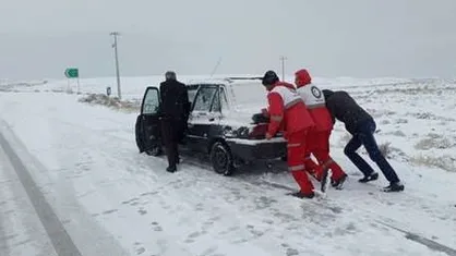 امدادرسانی هلال احمر به ۳۴۰۰ نفر در برف و کولاک طی ۷۲ ساعت