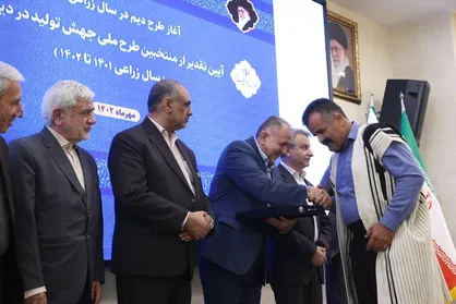 آغاز طرح جهش تولید در دیمزار&zwnj;ها در سال زراعی ۱۴۰۲ توسط ستاد اجرایی فرمان امام / بیش از ۵.۲ میلیون هکتار اراضی دیم زیر کشت می&zwnj;رود