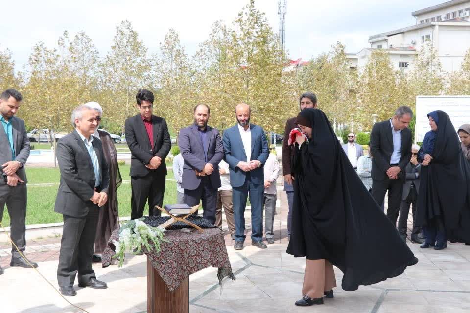پرچم مقدس جمهوری اسلامی ایران در دانشگاه گیلان به اهتزاز درآمد پرچم مقدس جمهوری اسلامی ایران در دانشگاه گیلان به اهتزاز درآمد