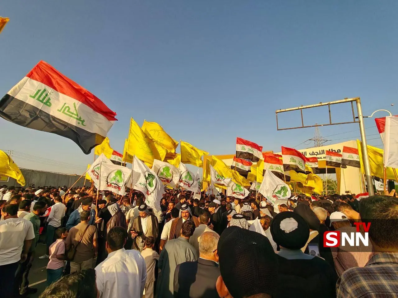 تجمع عراقی‌ها مقابل فرودگاه نجف در محکومیت توقف پرواز‌های ایران + فیلم