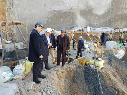 بازدید حناچی از محل احداث ساختمان پلاسکو