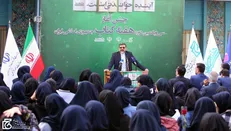 پرسش وزیر فرهنگ از دختران دانش‌آموز درباره بهترین راه توسعه کتابخوانی/ زنگ هفته کتاب در مدرسه فرهنگ نواخته شد