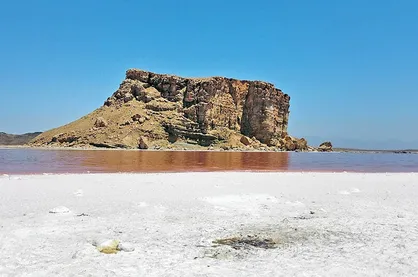 تهدید طوفان نمکی در نتیجه خشک شدن دریاچه ارومیه