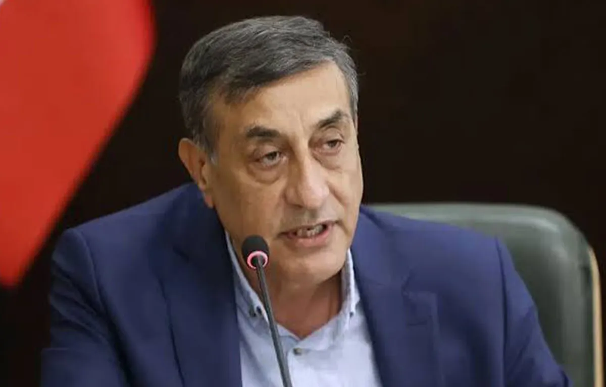 دست همه رزمندگان و مهندسین و عزیزانی که پای لانچرها نشستند و پهپادها را به حرکت درآوردند و موشک‌ها را به هدف زدند می‌‎بوسیم