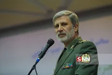وزیر دفاع: براساس تدبیر فرمانده کل قوا راهبرد قوی شدن را تکلیف می‌دانیم