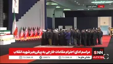 ادای احترام جمعی از شیعیان کشور‌های حوزه خلیج فارس به پیکر رهبر شهید + فیلم