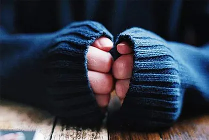 احساس سرما یکی از علائم شایع کمبود &laquo;یُد&raquo; است