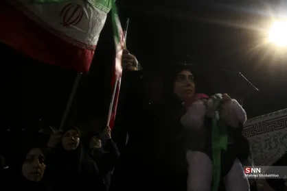 شهروند حاضر در اجتماعات: اگر می&zwnj;خواهیم راهمان را گم نکنیم باید پشت رهبرمان باشیم / ما اهل کوفه نیستیم علی تنها بماند + فیلم