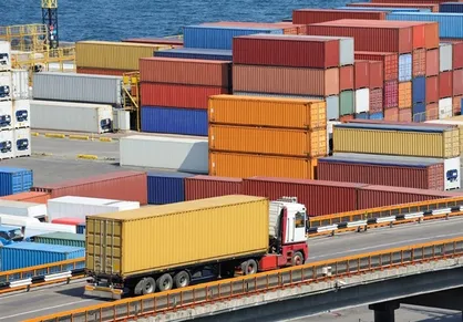 انباشت ۳۰۱ هزار تن کالای اساسی غیرکانتینری در بندر شهید رجایی