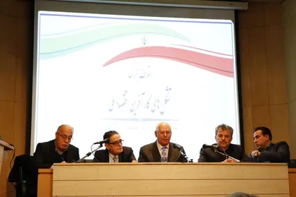 تجارت با همسایگان راه نجات اقتصاد ایران/ دولت خود را عقل کل می&zwnj;داند/ وضعیت کنونی اقتصاد کارنامه دولت است