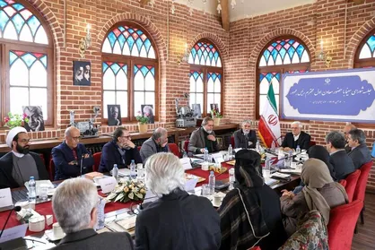 منوچهر شاهسواری: به روش عهد دقیانوس با هنرمندان حرف می&zwnj;زنیم