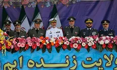 شخصیت‌هایی که در جایگاه ویژه رژه روز ارتش حضور دارند