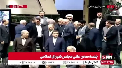 رئیس&zwnj;جمهور در صحن علنی مجلس حضور یافت/ خیر مقدم قالیباف به پزشکیان