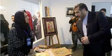 بازدید وزیر فرهنگ از سرای «فرهنگ و هنر» نمایشگاه بانوان تأثیرگذار