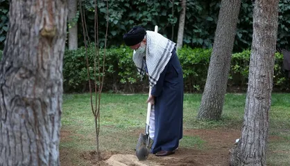 رهبر انقلاب: گرانی&zwnj;ها در آستانه عید غصه دارد؛ راه حل را بارها به مسئولان گفته&zwnj;ام / بنده قطعاً مانند سال گذشته سفر نخواهم رفت