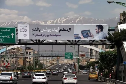 اکران تصاویر شهری به مناسبت روز معلم در سطح شهر تهران